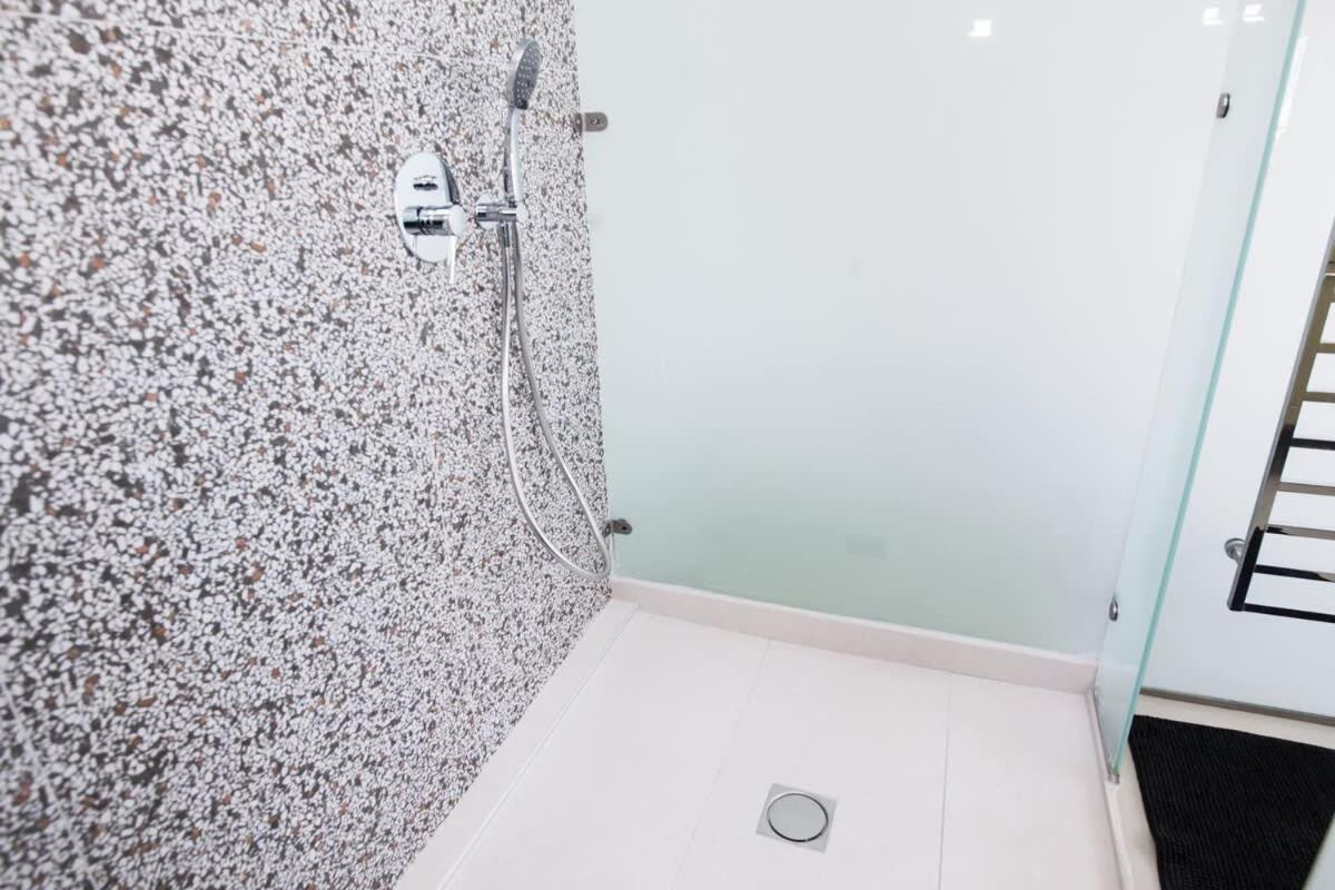 Penthouse With 360 View Of And Private Gym Apartment